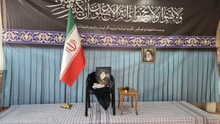 اینجا نیامدیم که ترس از خطر کنیم؛ ننگا به ما اگر که ز خونت گذر کنیم 3