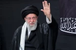 اینجا نیامدیم که ترس از خطر کنیم؛ ننگا به ما اگر که ز خونت گذر کنیم 4